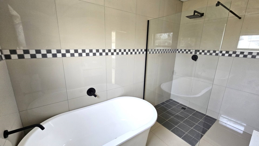 5 Bedroom Property for Sale in Melodie North West